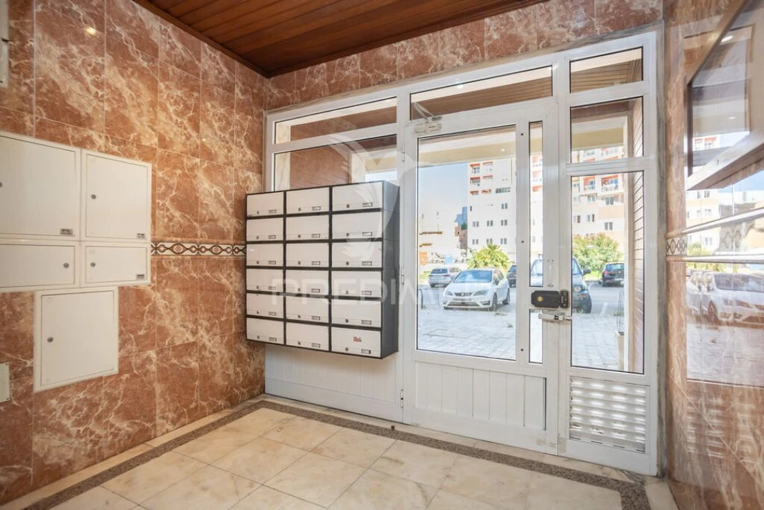 Apartamento T2 para Venda em Corroios Foto 19