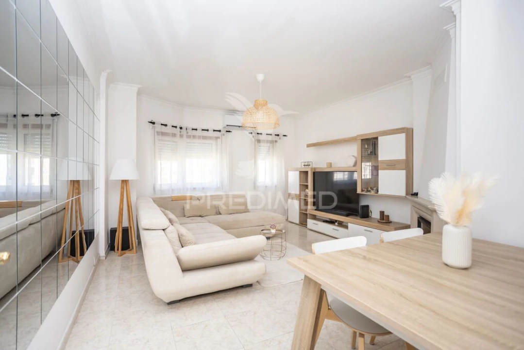 Apartamento T2 para Venda em Corroios Foto 1