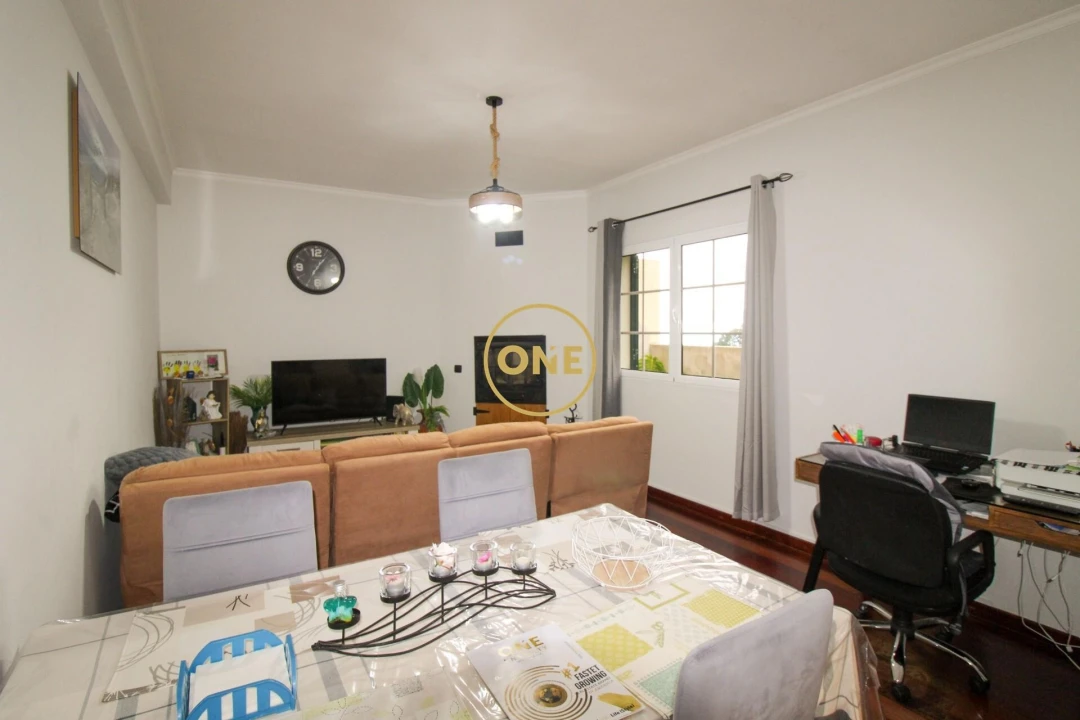 Moradia T2 para Venda em Estreito de Camara de Lobos Foto 4