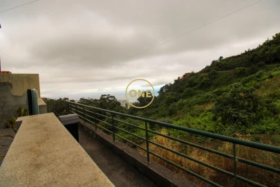 Moradia T2 para Venda em Estreito de Camara de Lobos