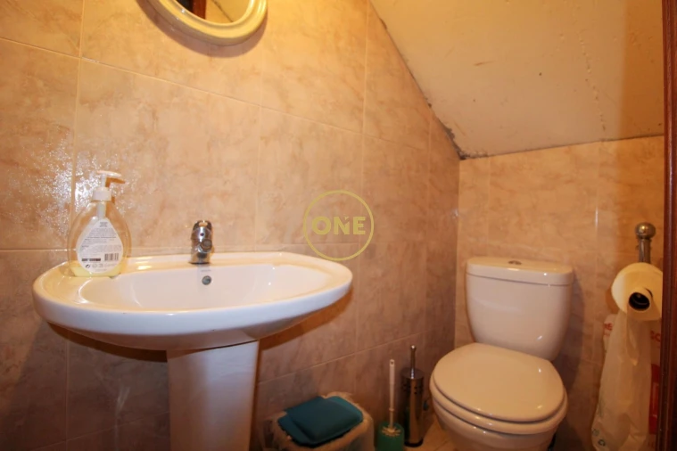 Moradia T2 para Venda em Estreito de Camara de Lobos Foto 24