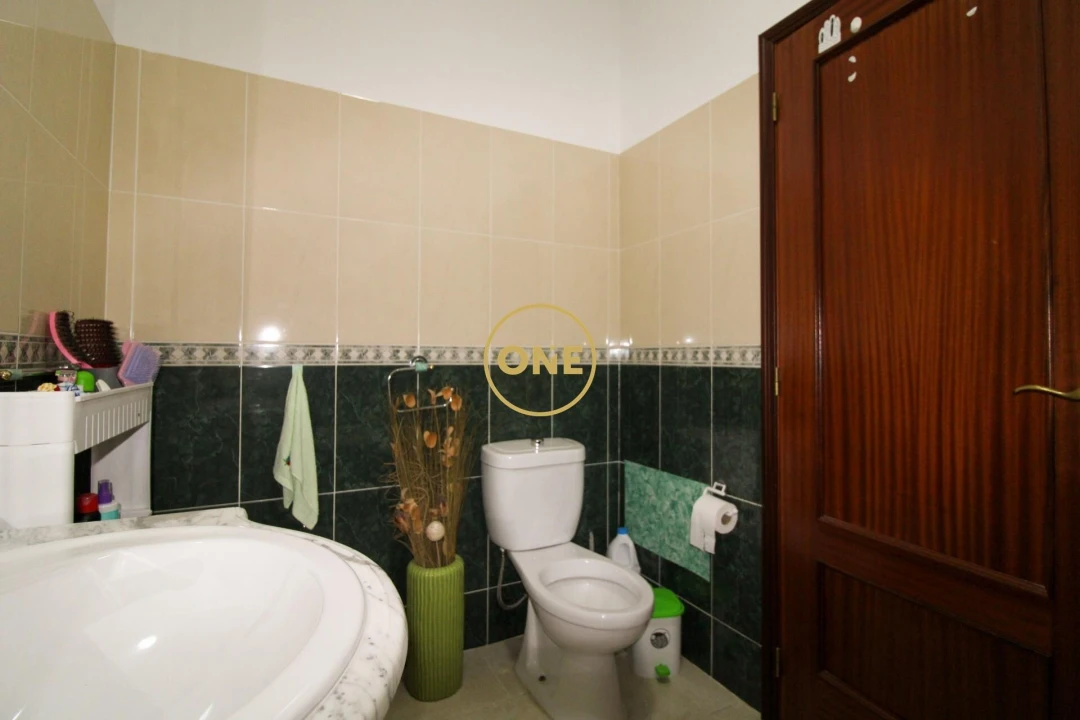 Moradia T2 para Venda em Estreito de Camara de Lobos Foto 17