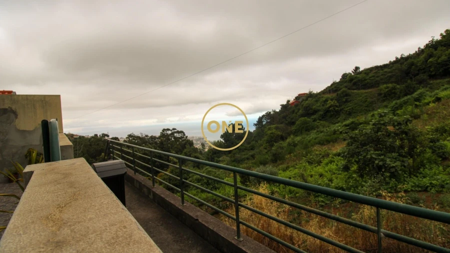 Moradia T2 para Venda em Estreito de Camara de Lobos
