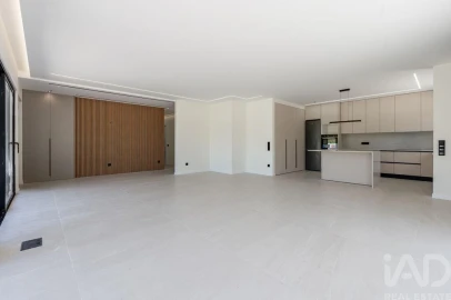 Moradia T4 para Venda em Alvorninha