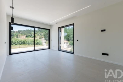 Moradia T4 para Venda em Alvorninha