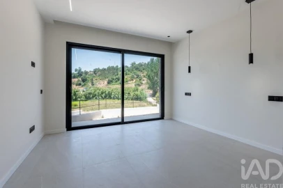 Moradia T4 para Venda em Alvorninha