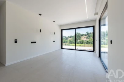 Moradia T4 para Venda em Alvorninha