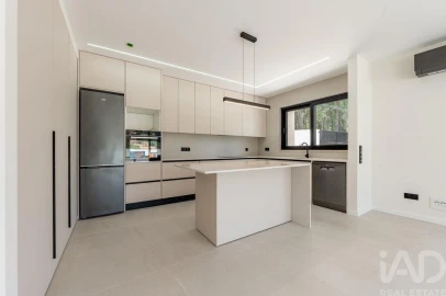 Moradia T4 para Venda em Alvorninha