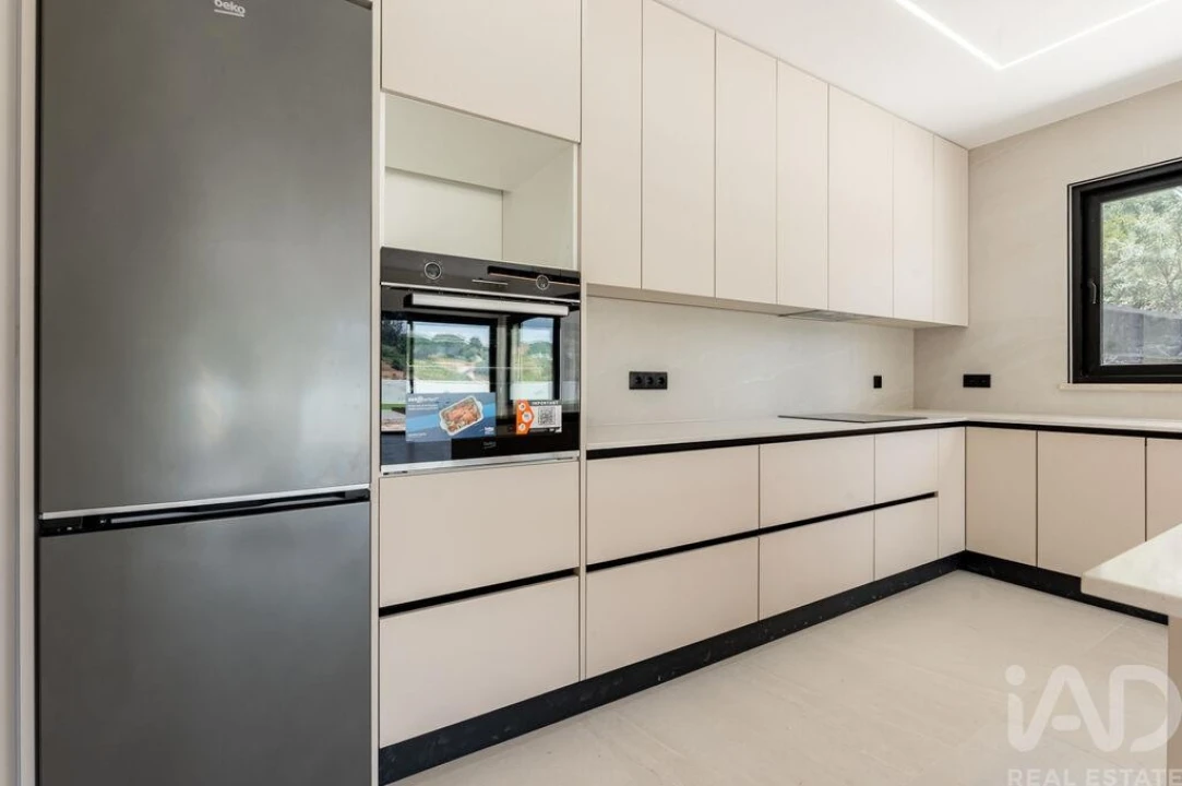 Moradia T4 para Venda em Alvorninha Foto 14