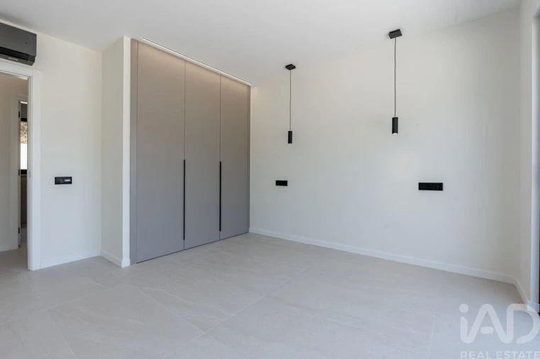 Moradia T4 para Venda em Alvorninha Foto 18