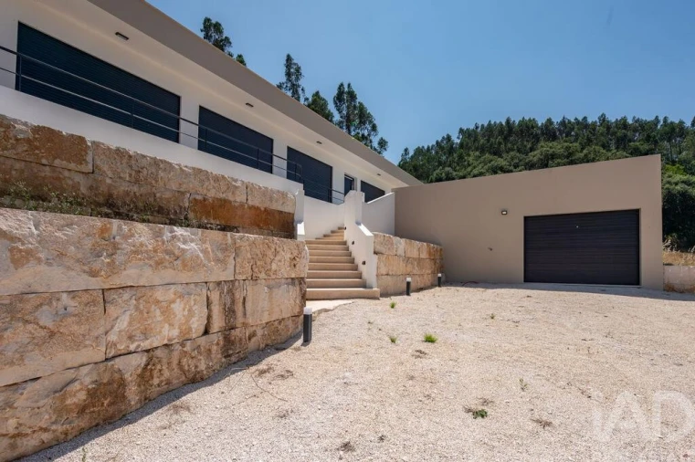 Moradia T4 para Venda em Alvorninha Foto 5