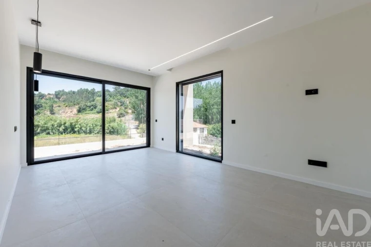 Moradia T4 para Venda em Alvorninha Foto 23