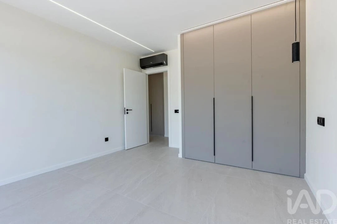 Moradia T4 para Venda em Alvorninha Foto 19