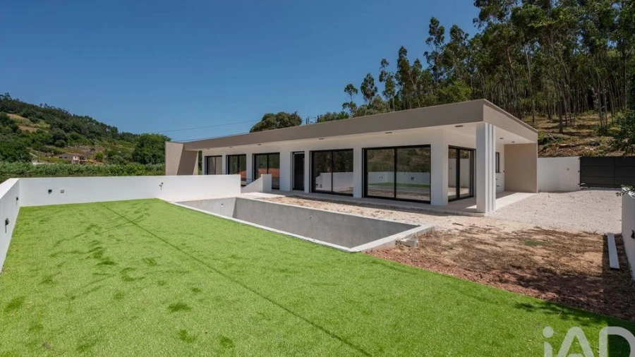 Moradia T4 para Venda em Alvorninha