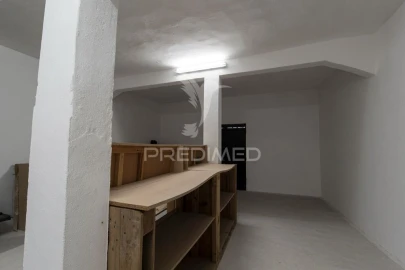 Armazém para Venda em Pechão