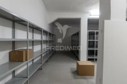 Armazém para Venda em Pechão
