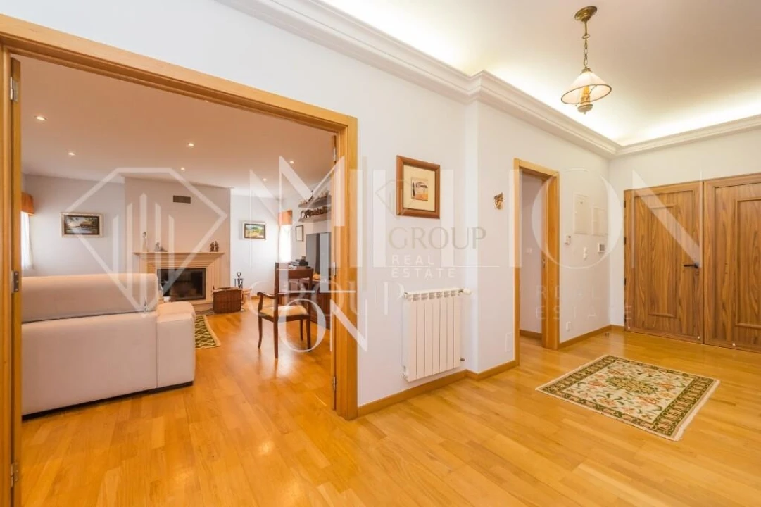 Moradia T5 para Venda em Póvoa de Santa Iria e Forte da Casa Foto 3