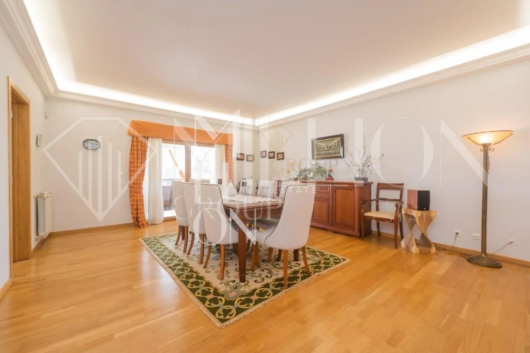 Moradia T5 para Venda em Póvoa de Santa Iria e Forte da Casa Foto 6
