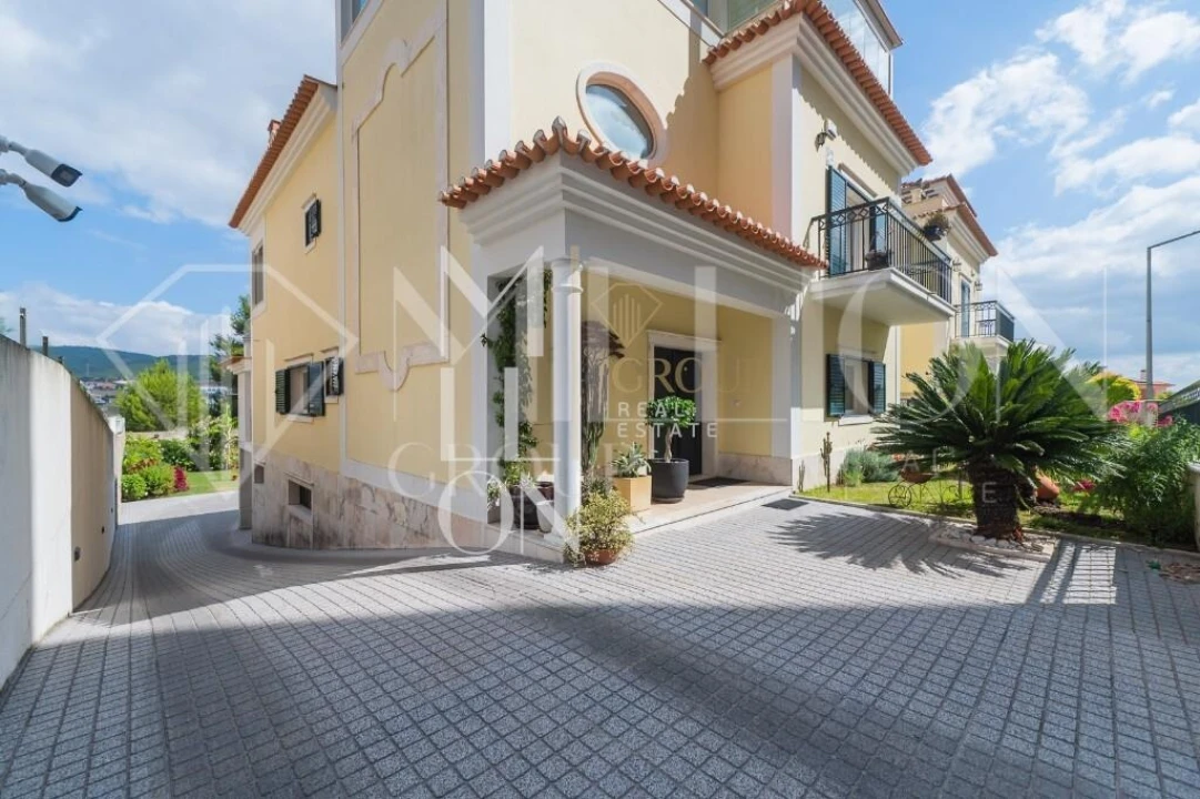 Moradia T5 para Venda em Póvoa de Santa Iria e Forte da Casa Foto 1