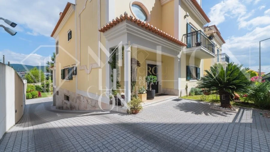 Moradia T5 para Venda em Póvoa de Santa Iria e Forte da Casa