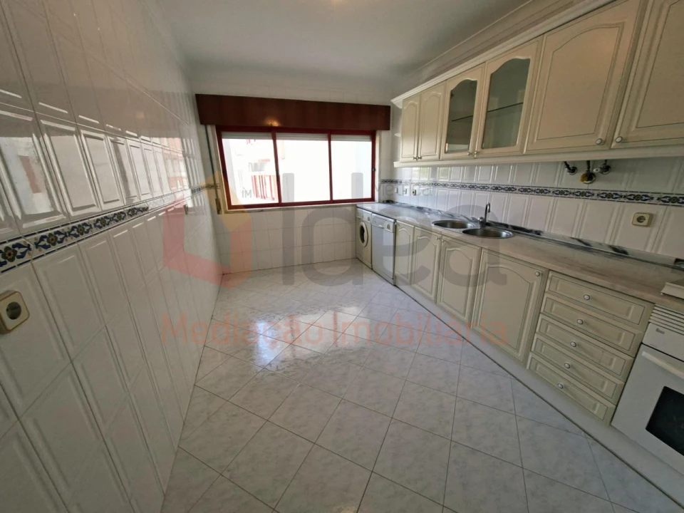 Apartamento T2 para Venda em Algueirão-Mem Martins Foto 2