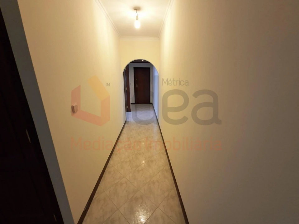 Apartamento T2 para Venda em Algueirão-Mem Martins Foto 4