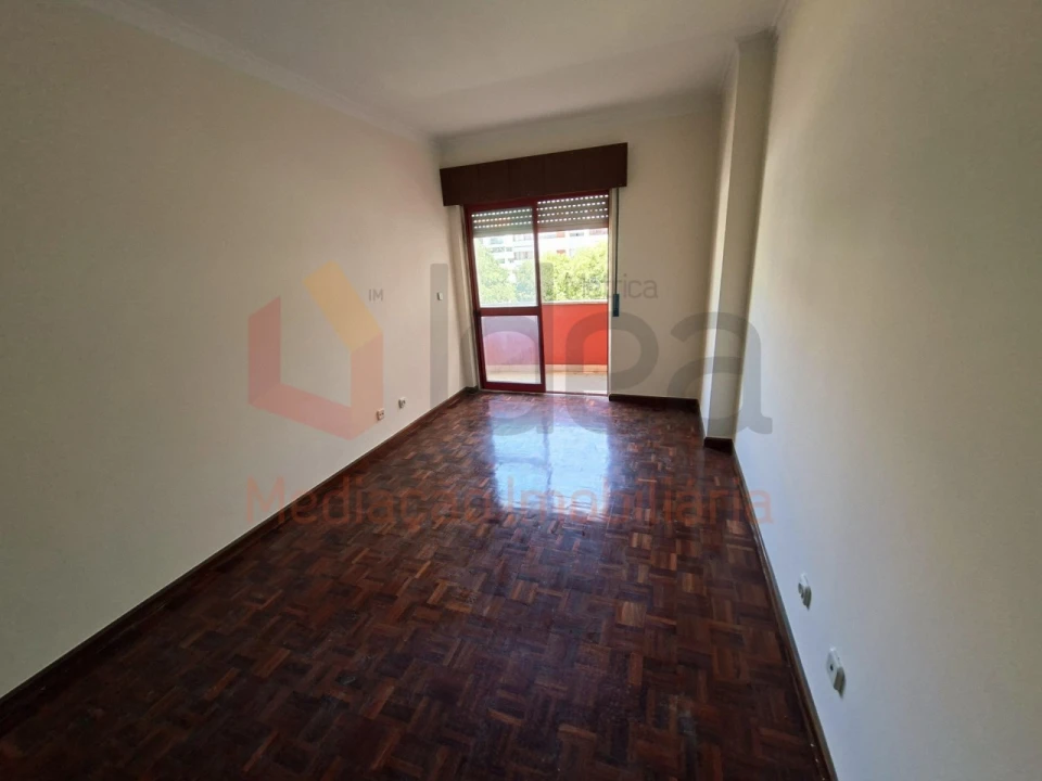 Apartamento T2 para Venda em Algueirão-Mem Martins Foto 12
