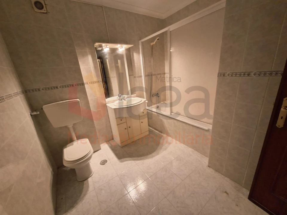 Apartamento T2 para Venda em Algueirão-Mem Martins Foto 16