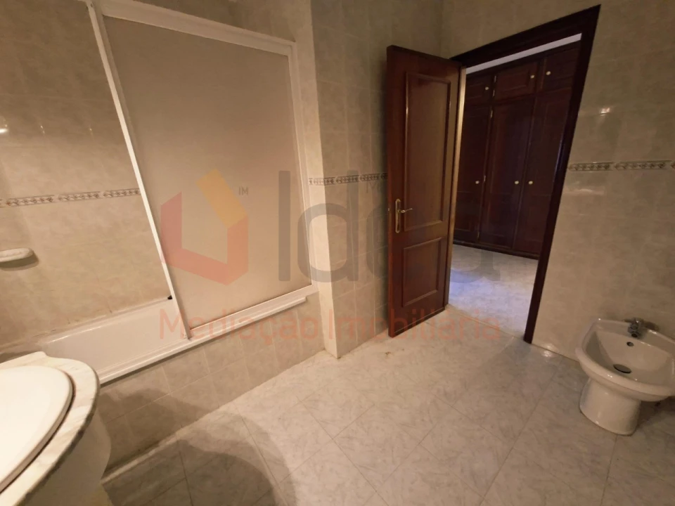 Apartamento T2 para Venda em Algueirão-Mem Martins Foto 17