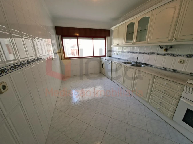 Apartamento T2 para Venda em Algueirão-Mem Martins Foto 2