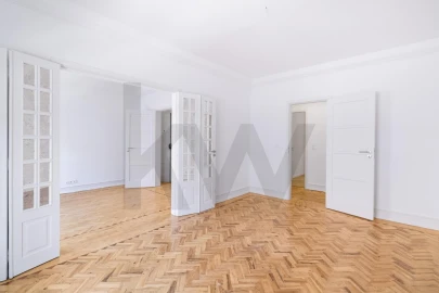 Apartamento T4 para Arrendamento em Avenidas Novas