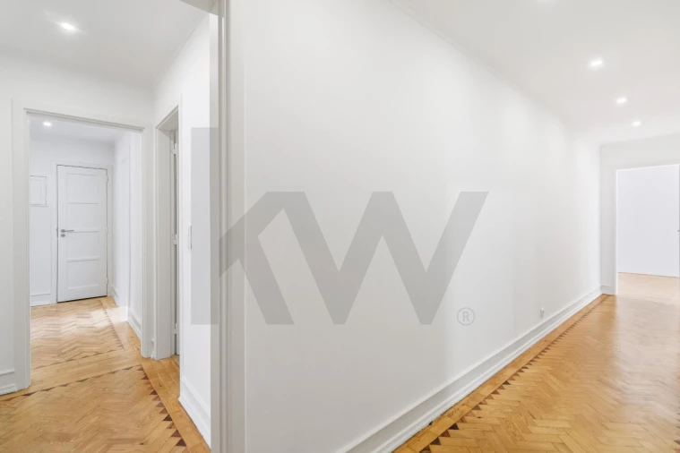 Apartamento T4 para Arrendamento em Avenidas Novas Foto 9