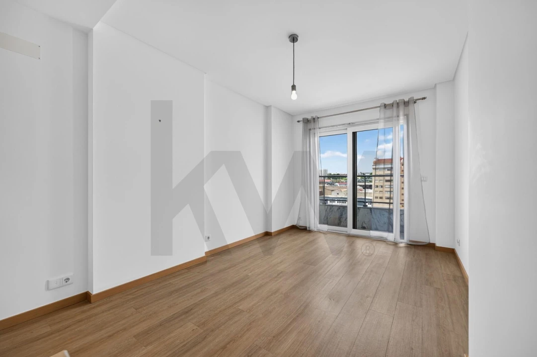 Apartamento T4 para Venda em Sacavém e Prior Velho Foto 9