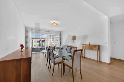 Apartamento T4 para Venda em Sacavém e Prior Velho