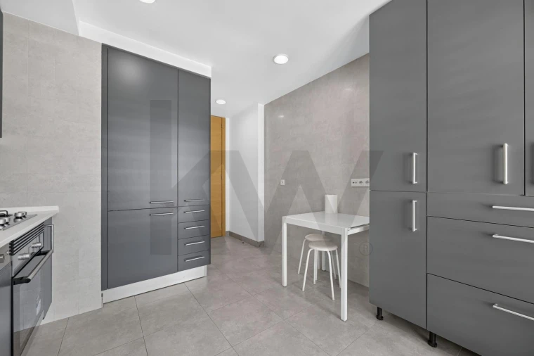 Apartamento T4 para Venda em Sacavém e Prior Velho Foto 6