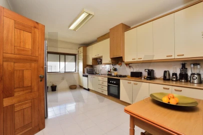 Moradia T4 para Venda em Carcavelos e Parede