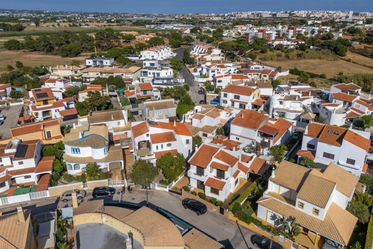 Moradia T5 para Venda em Montenegro Foto 4