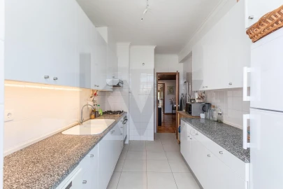 Apartamento T3 para Arrendamento em Penha de França