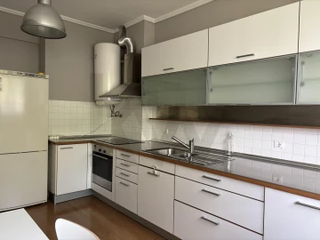 Apartamento T2 para Arrendamento em Águas Livres