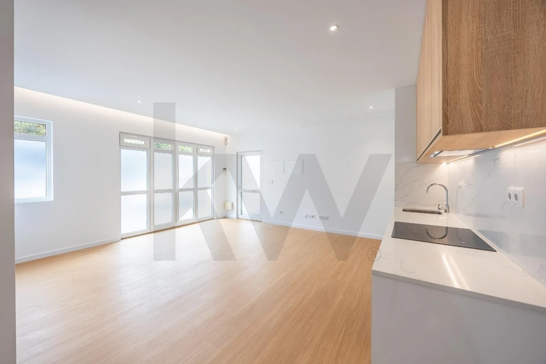 Apartamento T1 para Venda em Caniço Foto 3