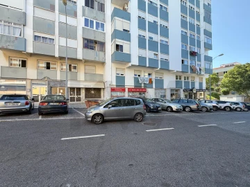 Loja para Venda em Oeiras e São Julião da Barra, Paço de Arcos e Caxias