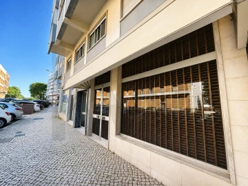 Loja para Venda em Oeiras e São Julião da Barra, Paço de Arcos e Caxias
