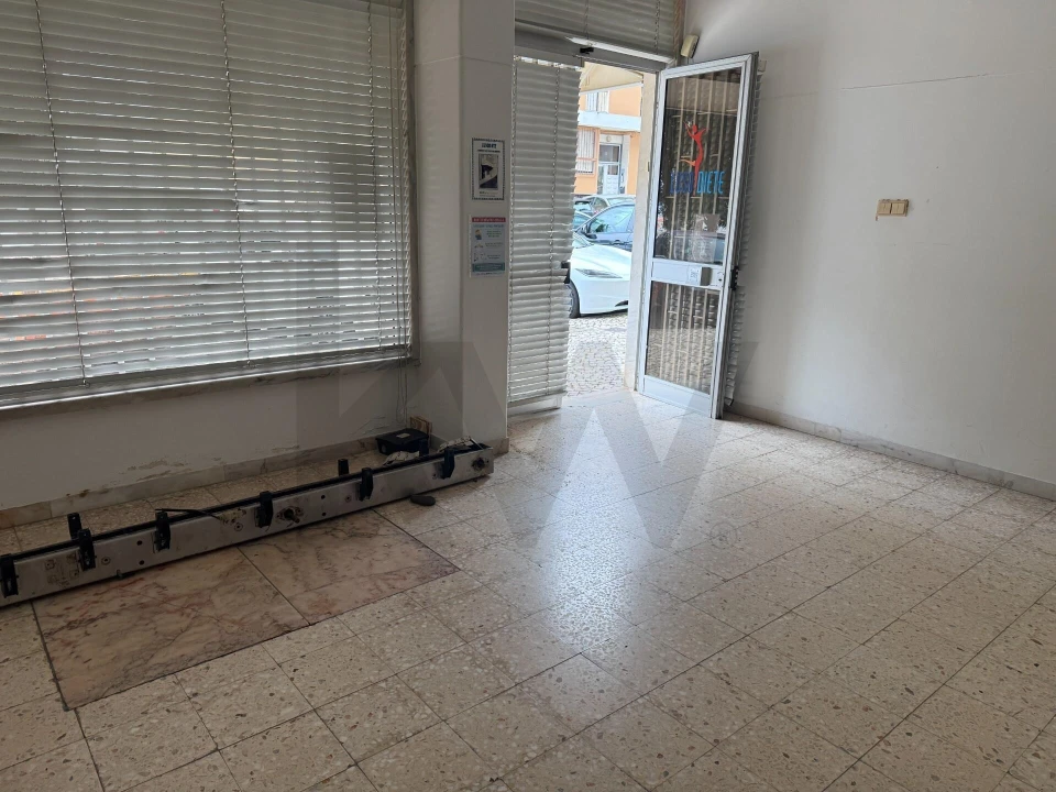Loja para Venda em Oeiras e São Julião da Barra, Paço de Arcos e Caxias Foto 2