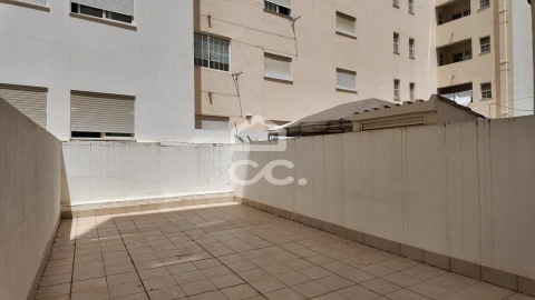 Negócio para Arrendamento em Armação de Pera