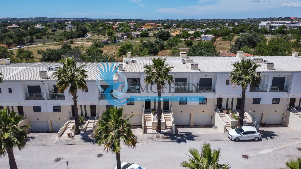 Moradia T3 para Venda em Albufeira e Olhos de Água Foto 1