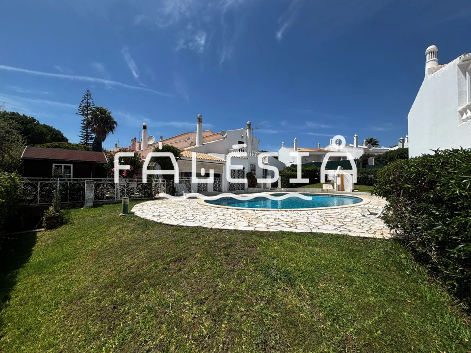 Moradia T2 para Venda em Albufeira e Olhos de Água Foto 1
