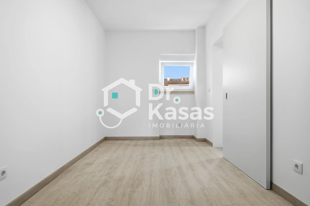 Apartamento T4 para Venda em Seixal, Arrentela e Aldeia de Paio Pires Foto 8