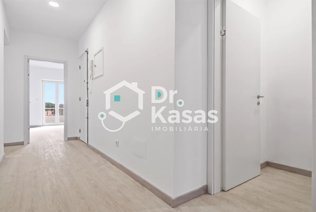 Apartamento T4 para Venda em Seixal, Arrentela e Aldeia de Paio Pires Foto 27