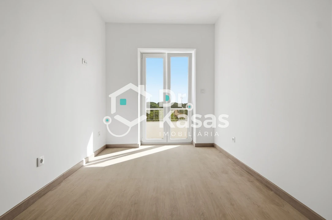 Apartamento T4 para Venda em Seixal, Arrentela e Aldeia de Paio Pires Foto 17