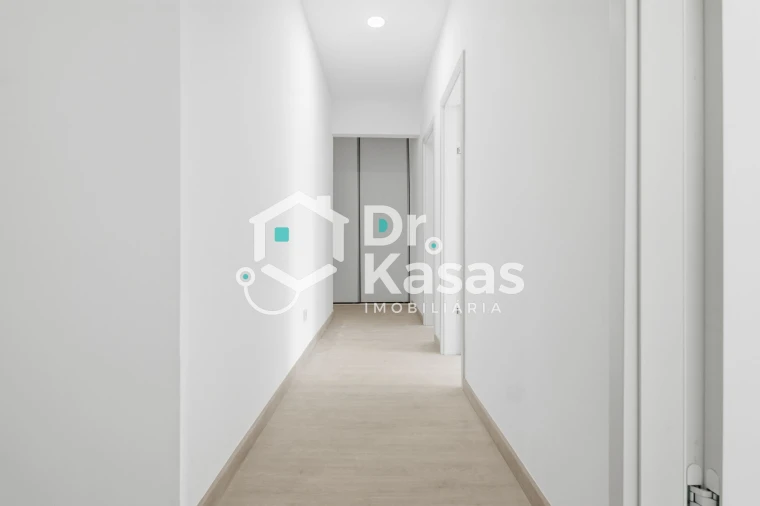 Apartamento T4 para Venda em Seixal, Arrentela e Aldeia de Paio Pires Foto 16